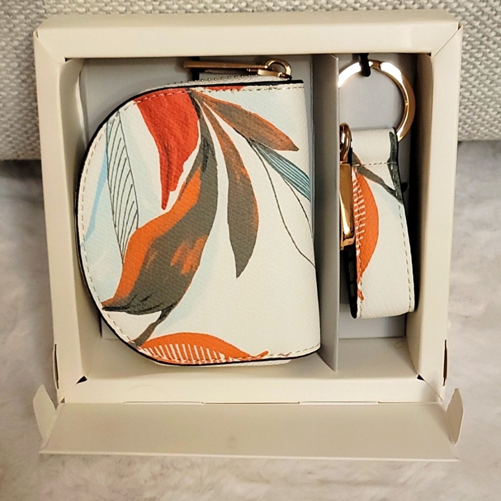 A New Day Key Chain & Wallet Set - image 2